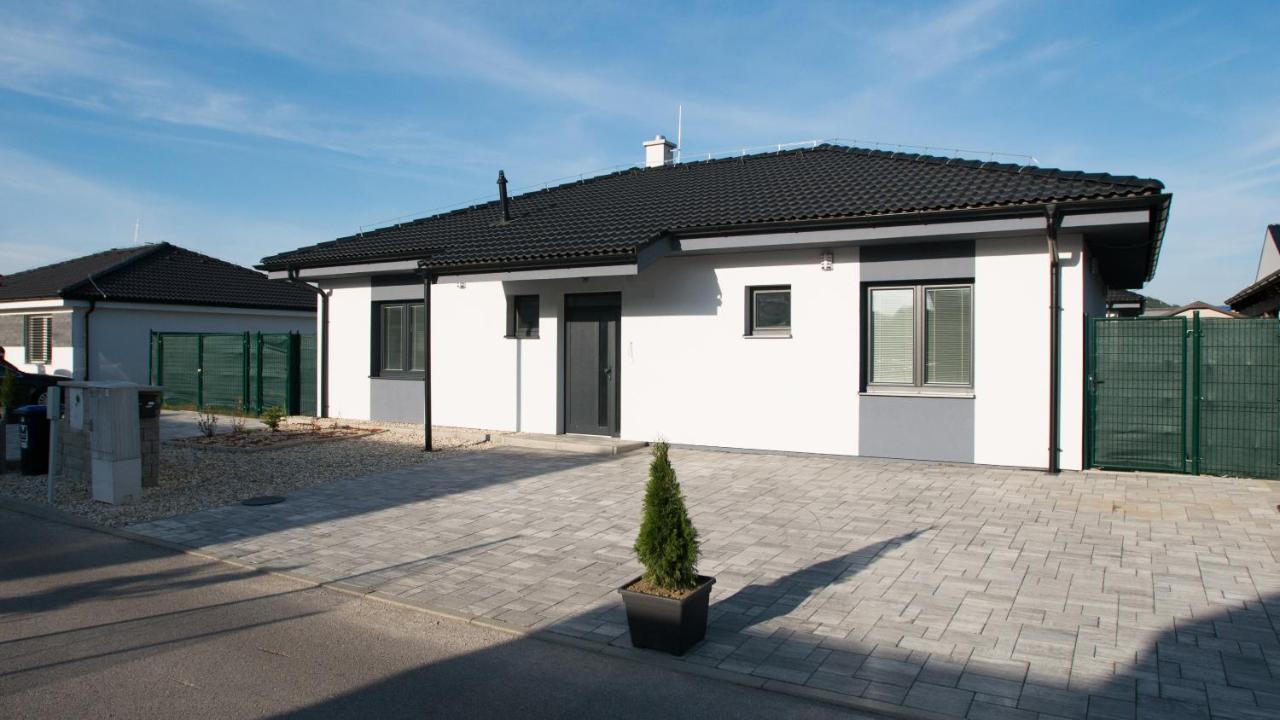 Royal House Trencin Villa Buitenkant foto
