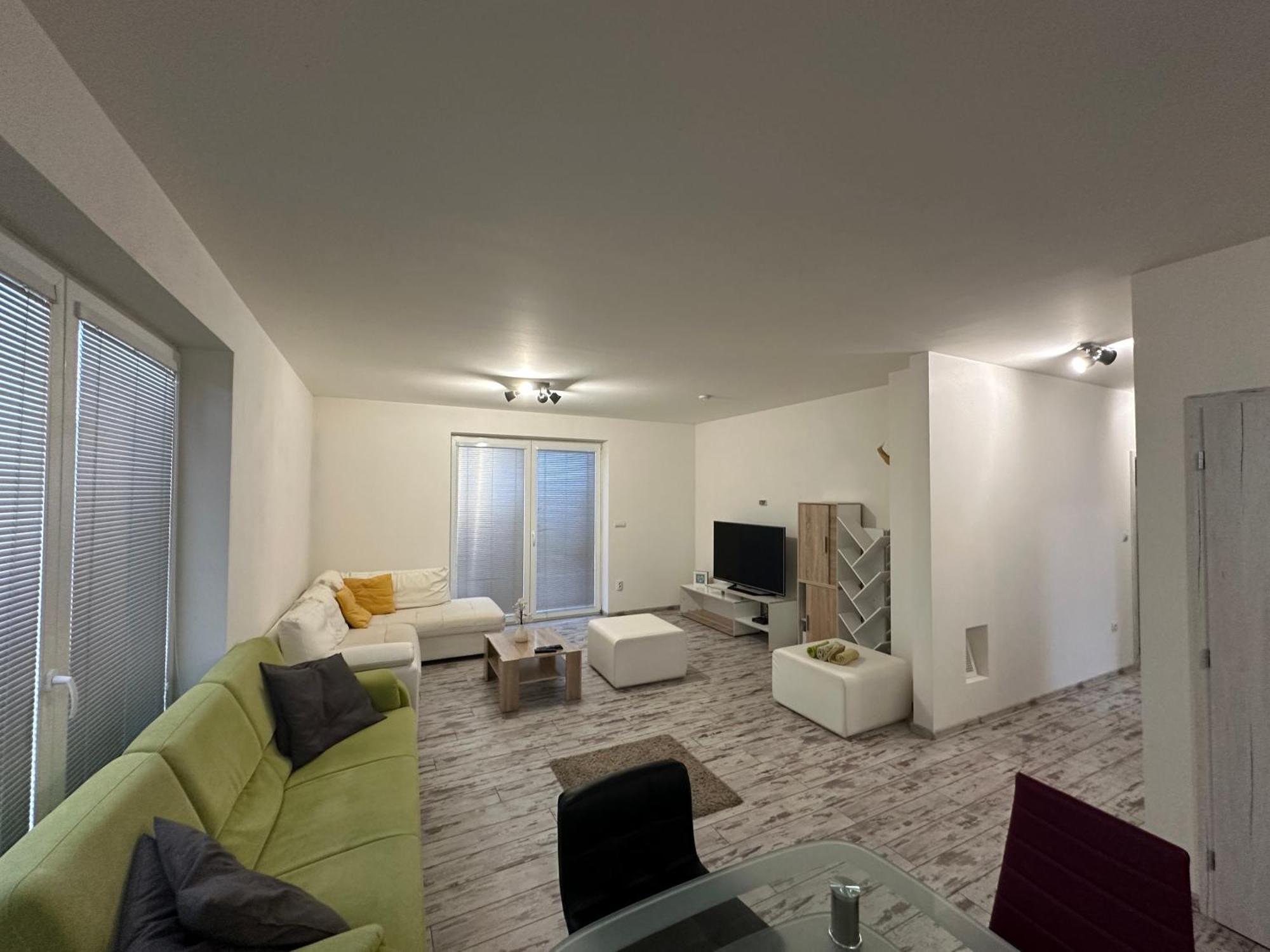 Royal House Trencin Villa Buitenkant foto